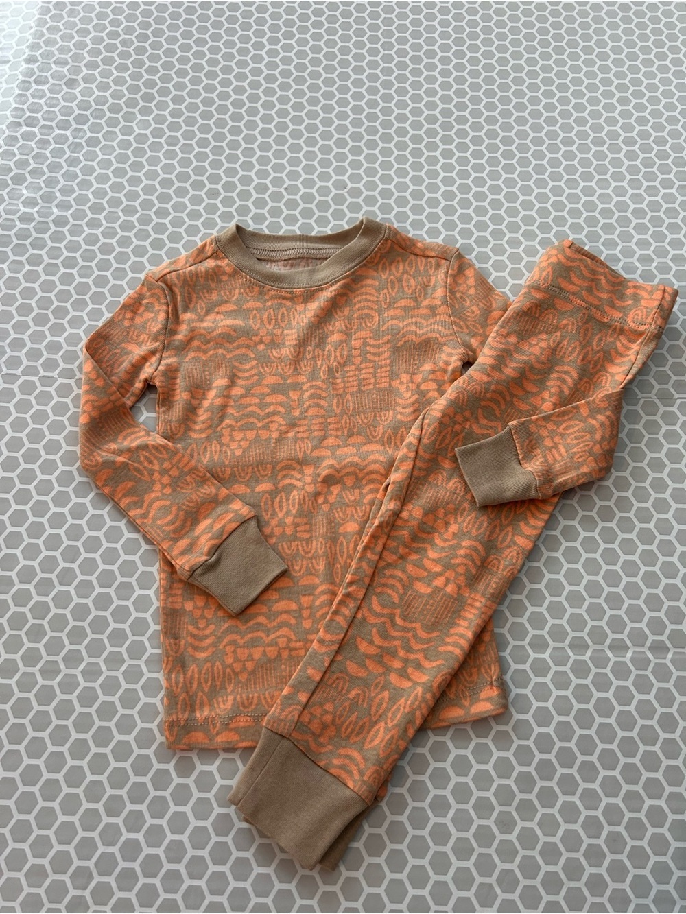 NWOT Orange Patterned Long-Sleeve Pajama Set. 100% Cotton   Size 2T